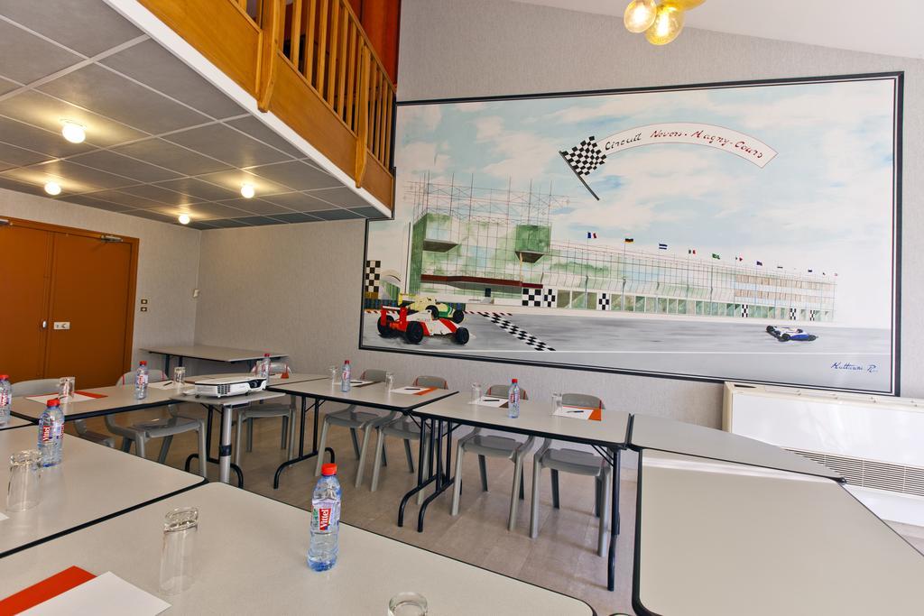 Cit'Hotel Du Circuit Magny-Cours Exterior photo