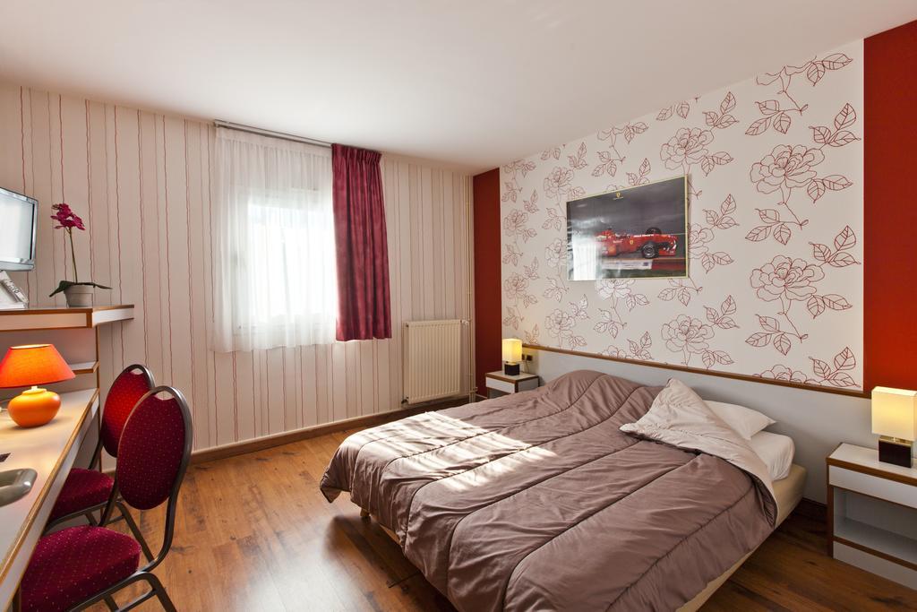 Cit'Hotel Du Circuit Magny-Cours Exterior photo