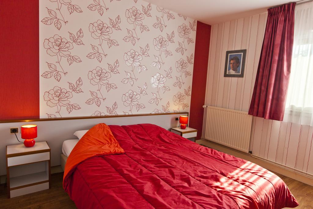 Cit'Hotel Du Circuit Magny-Cours Exterior photo