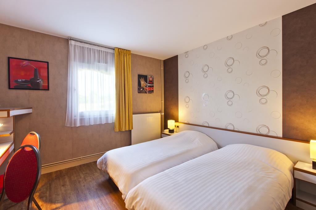 Cit'Hotel Du Circuit Magny-Cours Exterior photo